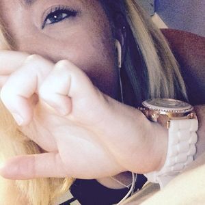 Meet your Posher, Zeara