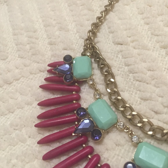 Beautiful statement necklace! - Picture 2 of 2