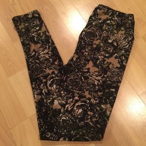 LuLaRoe OS rose and butterfly camo leggings