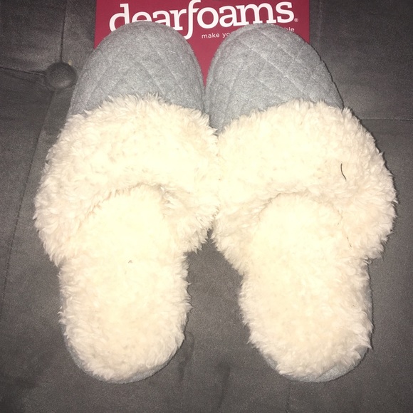 Dearfoams Quilted Fleece Closed-Toe Scuff Slippers - Picture 2 of 2