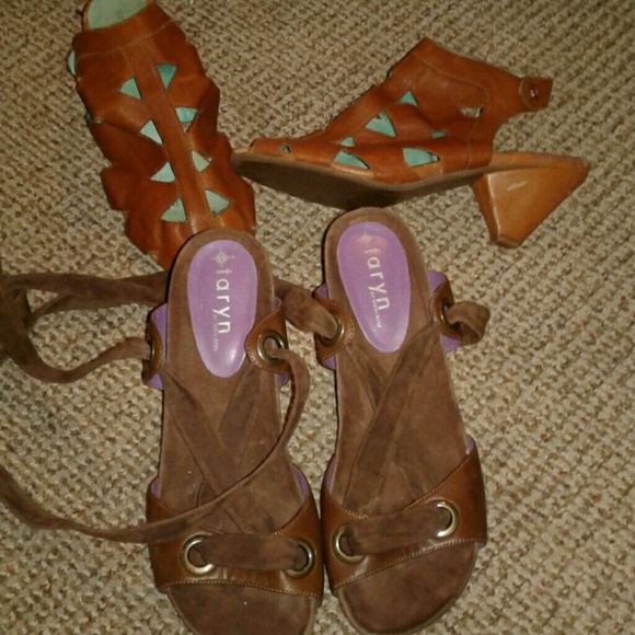 2 pairs of leather heels