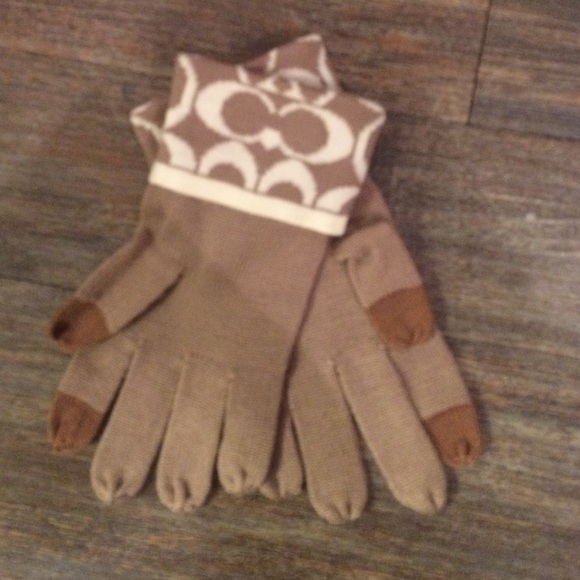 NWT Coach knit gloves