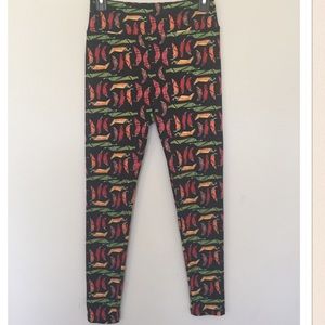 LuLaRoe EUC chili pepper leggings- OS