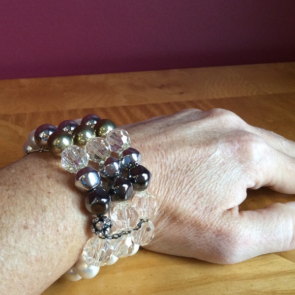 Stretch bracelet and matching earrings