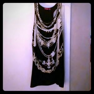 Long black and gray sleeveless shirt, great with l