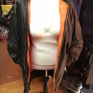 FOREST GREEN LONG BOMBER JACKET