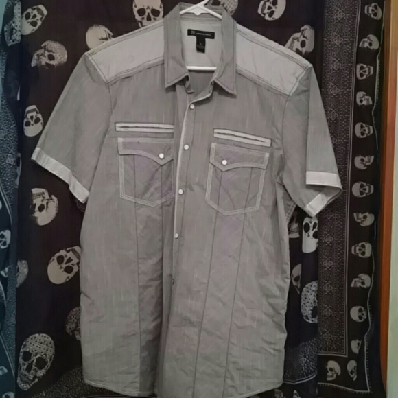 Mens snap front fitted shirt.