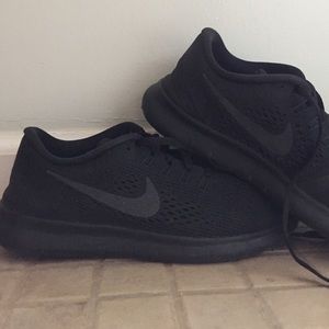 All black nike free runs