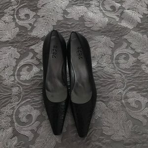 BCBG WOMEN PUMP SHOES