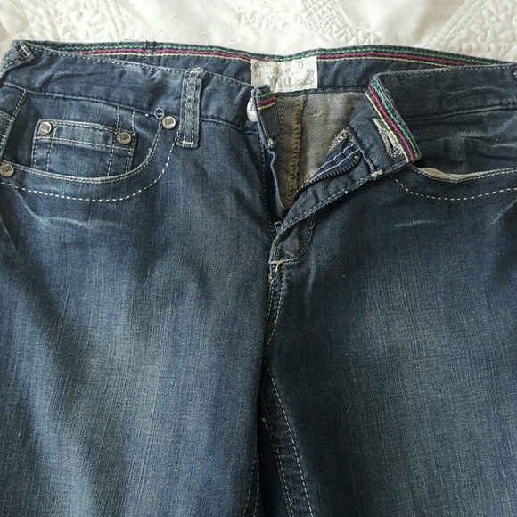 YNQ Jean Capri