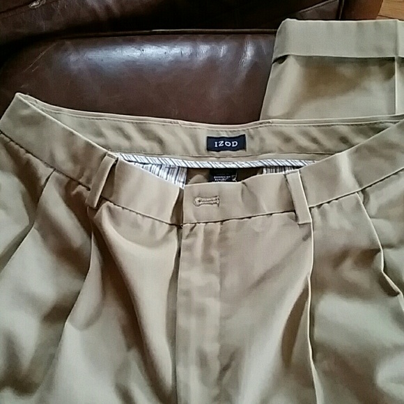 Men's Izod Khakis size 36? 30