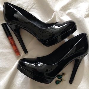 Sky-high patent pumps