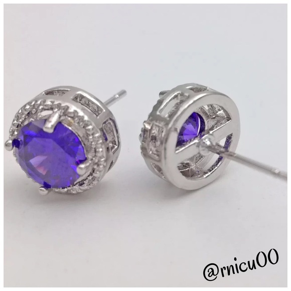 โจ1 Leftโจ18K Gold Round Amethyst Stud Earrings! - Picture 3 of 4