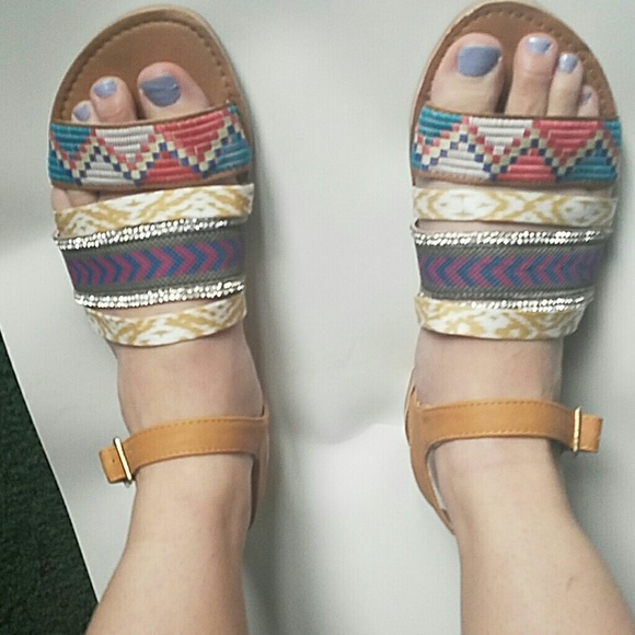 Aztec Banded Sandals - Picture 3 of 4