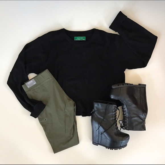 🎈Sweater Sale Basics Black Crop Sweater - Picture 2 of 3