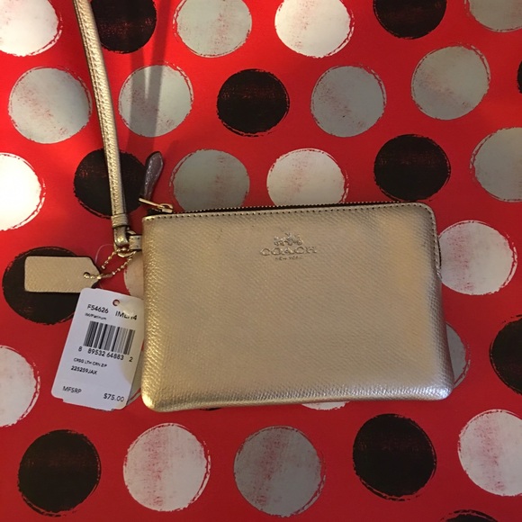 Coach Handbags - 🎉SALE🎉NWT Coach Wristlet