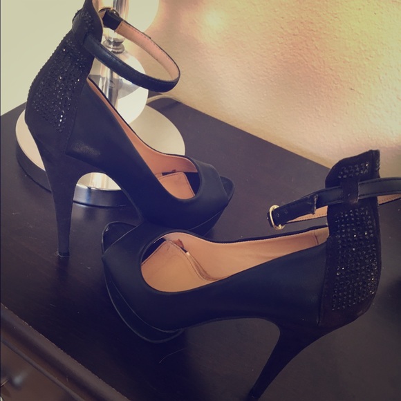 Black heels with sparkle accent