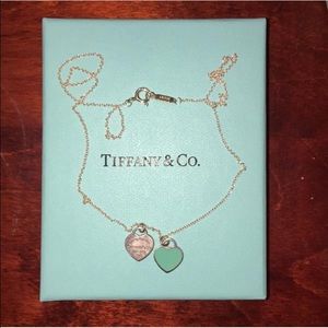 RETURN TO TIFFANY®
DOUBLE HEART TAG PENDANT