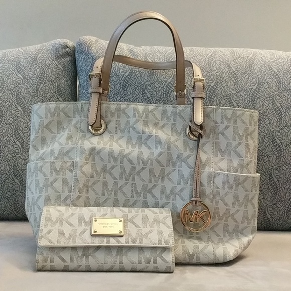 Michael Kors Signature Purse