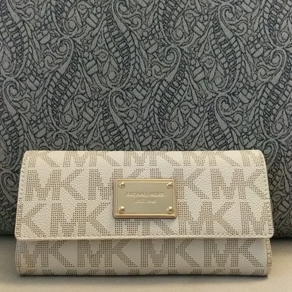 Michael Kors Signature Wallet