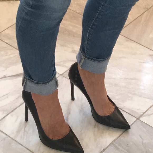 SAINT LAURENT sexy, sleek black heels