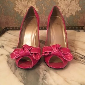 Preppy Stuart Weitzman magenta pumps