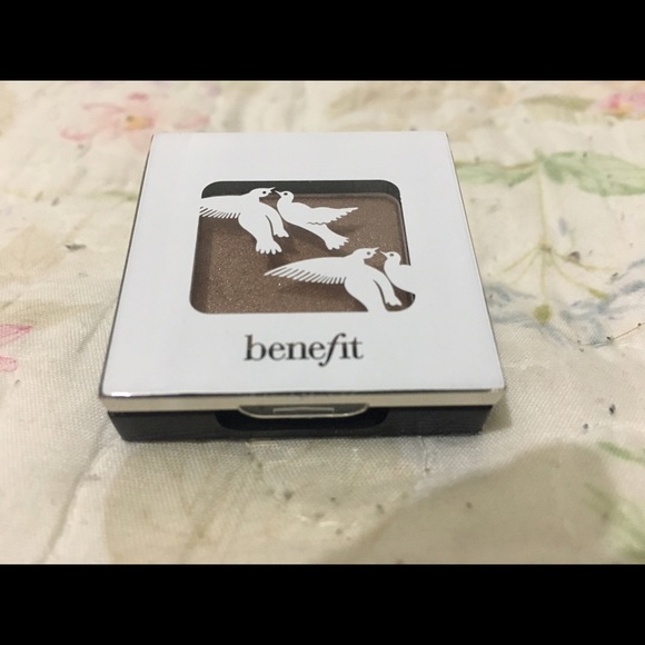 Benefit Single Eyeshadow - Picture 1 of 2