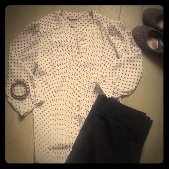 Pintuck- front Dot Blouse