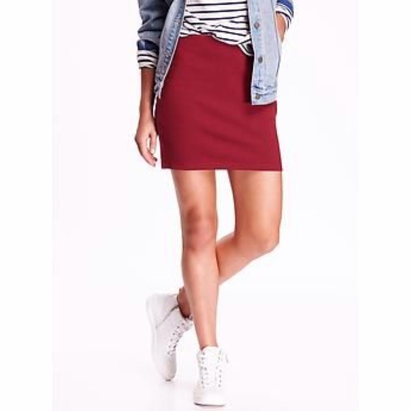 Old Navy red ponte mini skirt Small, tall