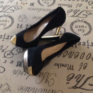 Jessica Simpson black and gold Sz 7 B Pumps