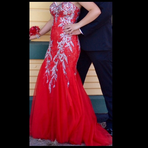 Mermaid style prom dress - Picture 2 of 3