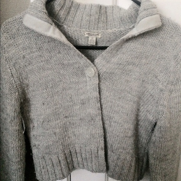 Cropped gray cardigan