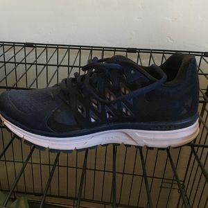 Vomero 9 Nike tennis shoes