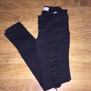 Black ripped skinny jeans