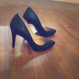Jessica Simpson black pumps size 9