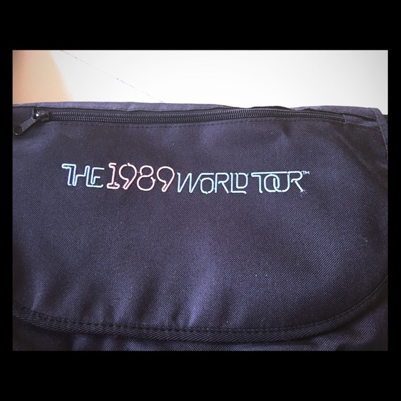 Flash Sale! Taylor Swift 1989 World Tour Messenger