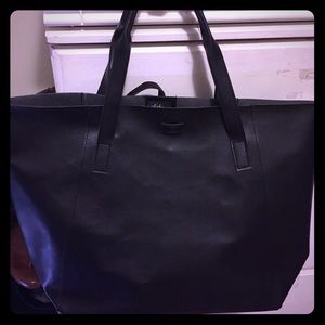 Gorgeous Saks Fifth Avenue Large Black Tote Bag