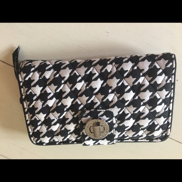 Closet close out! Vera Bradley Houndstooth Wallet