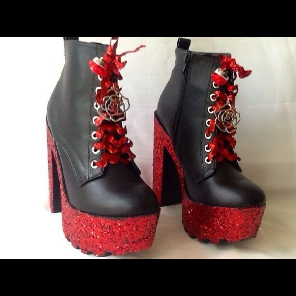 🔥💥CLOSET CLEAR OUT🔥💥Rose Charmed Lace-Up Boots