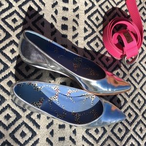 Silver pointy flat shoes size 4 1/2