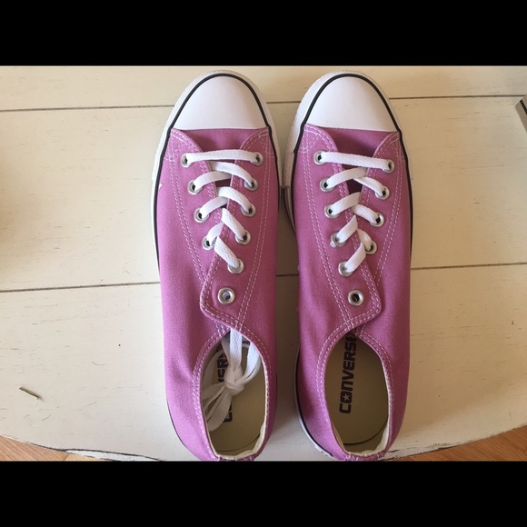 Closet close out ! Pink Converse Sneakers