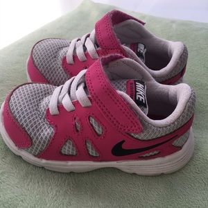 Toddler girl nikes revolution 2 size 6C