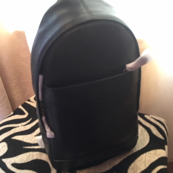 💔SOLD💔 Coach Charles Pack In Smooth Leather - Picture 2 of 2