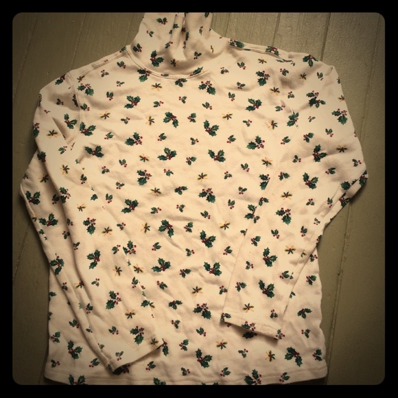 Mistletoe holiday turtleneck 🌲