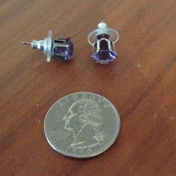 💎 NWOT Amethyst Stud Earrings - Picture 3 of 4