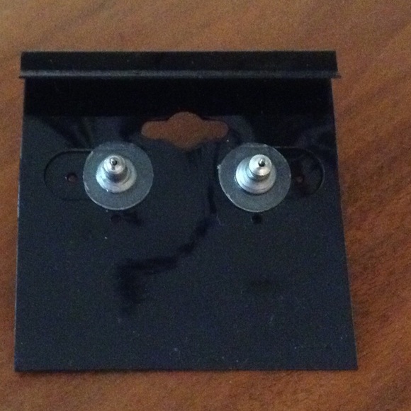 💎 NWOT Amethyst Stud Earrings - Picture 4 of 4