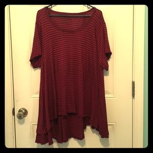 Stylish, high/low flowy top