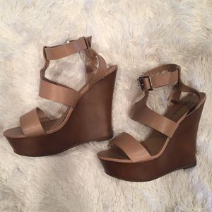 SIZE 7 TAN WEDGES💛✨✨✨