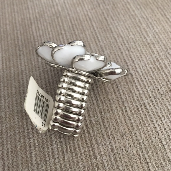 Flower stretchy Ring - Picture 2 of 3