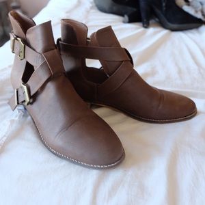 Like new booties with cut outs! 🌳